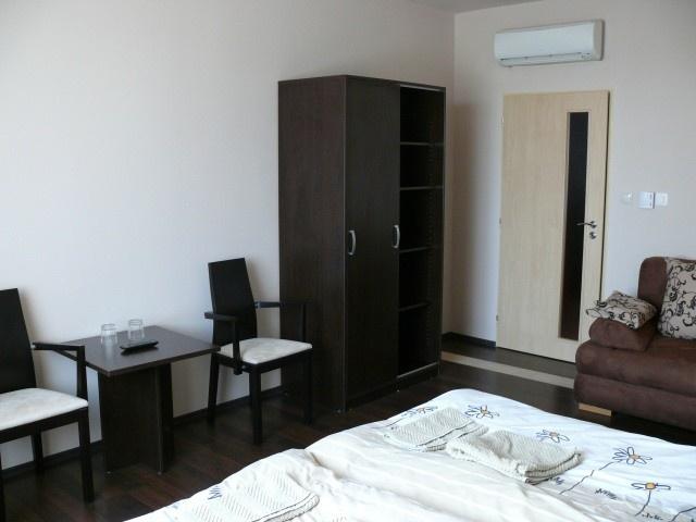Aquasleep II Apartments – room with seating
