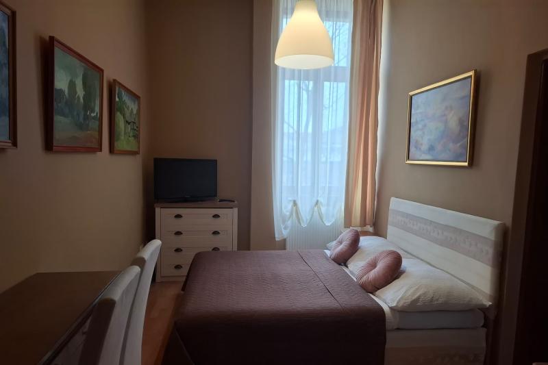Hotel Plauter Kúria – Dvojlôžková izba s prístelkou – fotografia 2