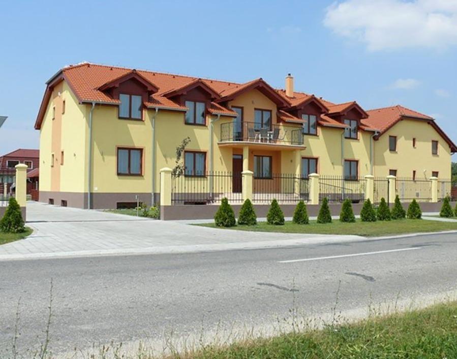 Aquasleep II Apartments – exterior